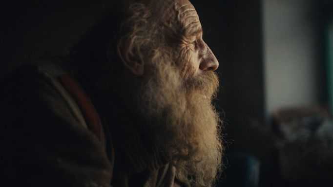 Dokumentární film Raději zešílet v divočině česká kina uvádějí od 18. září.