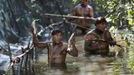 Yawalapiti tribe members catch fish in the Xingu National Park, Mato Grosso State, May 7, 2012. In August the Yawalapiti tribe will hold the Quarup, which is a ritual held over several days to honour in death a person of great importance to them. This year the Quarup will be honouring two people - a Yawalapiti Indian who they consider a great leader, and Darcy Ribeiro, a well-known author, anthropologist and politician known for focusing on the relationship between native peoples and education in Brazil. Picture taken May 7, 2012. REUTERS/Ueslei Marcelino (BRAZIL - Tags: ENVIRONMENT SOCIETY ANIMALS) ATTENTION EDITORS - PICTURE 17 OF 28 FOR PACKAGE 'LIFE WITH THE YAWALAPITI TRIBE' Published: Kvě. 15, 2012, 5:11 odp.