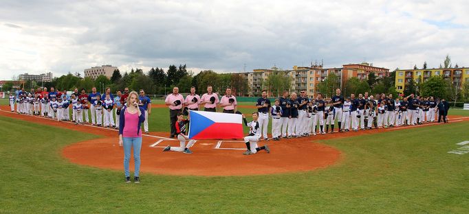 V sobotu proti sobě Na Hvězdě nastoupila česká reprezentace do 18 let a výběr hvězd 1. ligy. Pořadatelský klub Třebíč Nuclears měl své hráče na obou stranách.