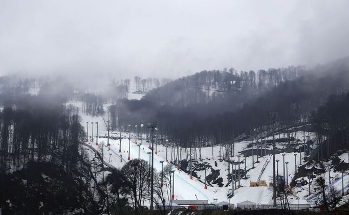 A general view shows the Extreme Park, a Sochi 2014 Winter Olympics venue for the snowboard and skiing freestyle events in Rosa Khutor near Sochi February 12, 2013. Although many complexes and venues in the Black Sea resort of Sochi mostly resemble building sites that are still under construction, there is nothing to suggest any concern over readiness. Construction will be completed by August 2013 according to organizers. The Sochi 2014 Winter Olympics opens on February 7, 2014. REUTERS/Kai Pfaffenbach (RUSSIA - Tags: CITYSCAPE BUSINESS CONSTRUCTION ENVIRONMENT SPORT OLYMPICS) Published: Úno. 12, 2013, 11:15 dop.