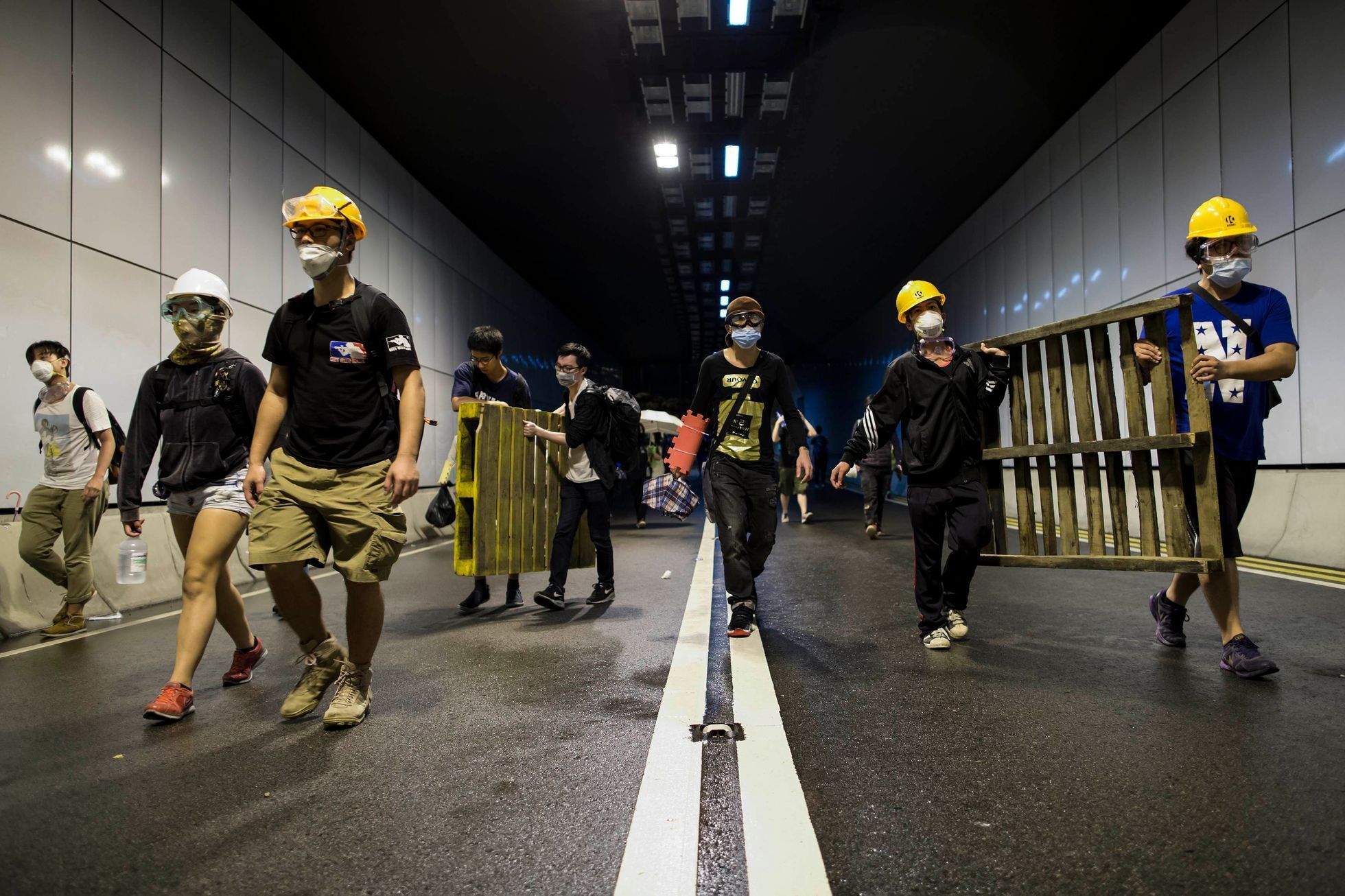Střety demonstrantů s policisty v Hongkongu - 1. prosince