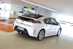 30 elektromobilů Opel v síti Europcar