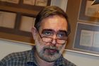 Jiří Gruntorád proto uspořádal v knihovně Libri Prohibiti výstavu ze soukromých artefaktů politických vězňů z Jáchymova.