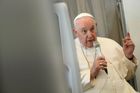 Papež František se zastal homosexuálů. Postihovat LGBT+ lidi je podle něj hřích