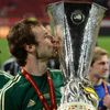 Fotbal, finále Evropské ligy, Chelsea - Benfica: Petr Čech s trofejí
