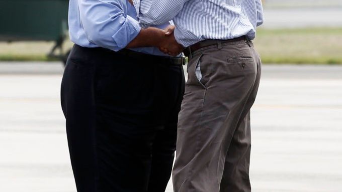 Chris Christie a Barack Obama.