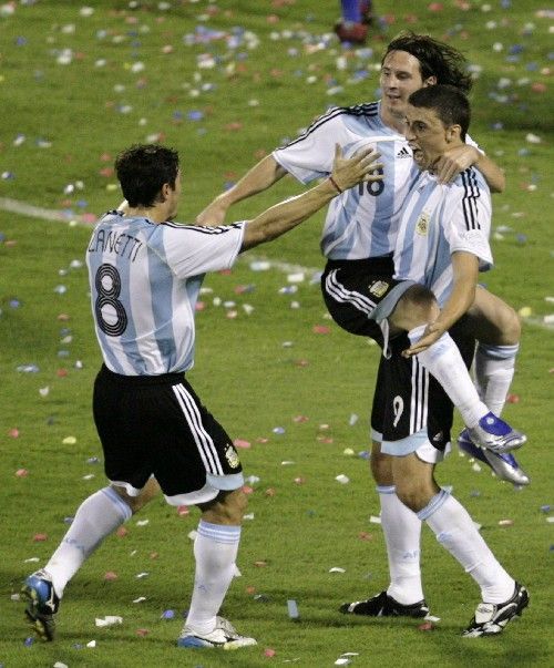 Argentina - USA: Crespo, Messi, Zanetti