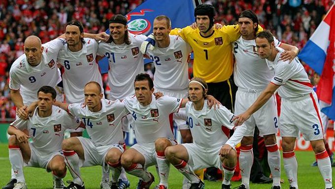 Česká reprezentace nastoupila proti Švýcarsku ve složení: Čech, Grygera, Polák, Galásek, Jankulovski, Sionko, Koller, Jarolím, Plašil, Ujfaluši a Rozehnal.