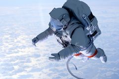 Ruští kosmonauti pracovali vně vesmírné stanice rekordně dlouho. Více než osm hodin měnili anténu