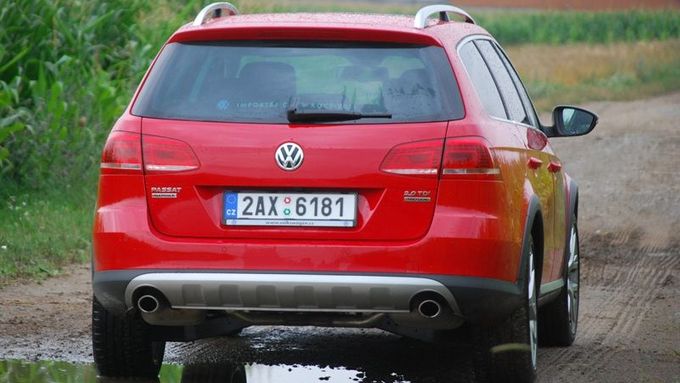 Minulá generace VW Passat, které se týká svolávání.
