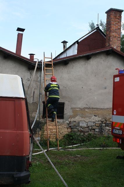 Požár strojírenské firmy v Holoubkově na Rokycansku