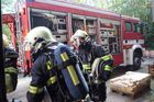 Hasiči v Praze evakuovali 40 lidí kvůli dvěma požárům
