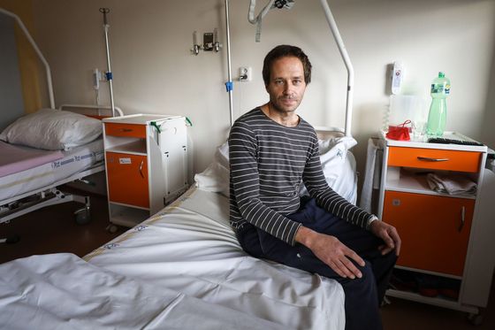 Jan Sádlo váhal, zda se nechal očkovat, bál se, protože zaslechl různé fámy, že po vakcíně umírají lidé. I on toho dnes lituje, a očkovat se prý rozhodně nechá.