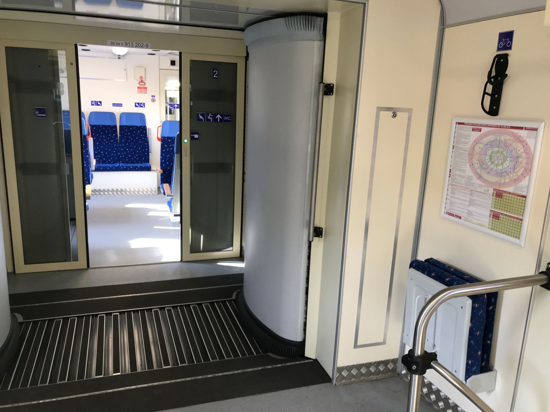 Mravenci na trati. Nové modernizované soupravy ze Slovenska - ŽOS Trnava