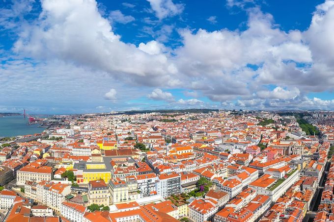 Lisabon, Portugalsko. Pohled na různé městské aglomerace ve světě.