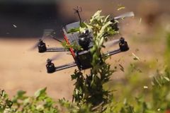 Drony závodí jak v Hvězdných válkách, odstartuje první profesionální soutěž