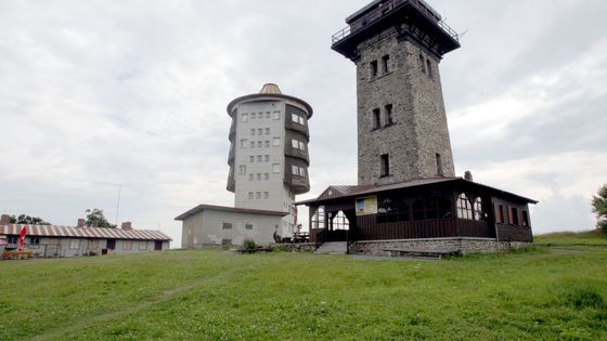 Fotky: Uši studené války. Jak dnes vypadá pět odposlouchávacích věží u hranic s Německem