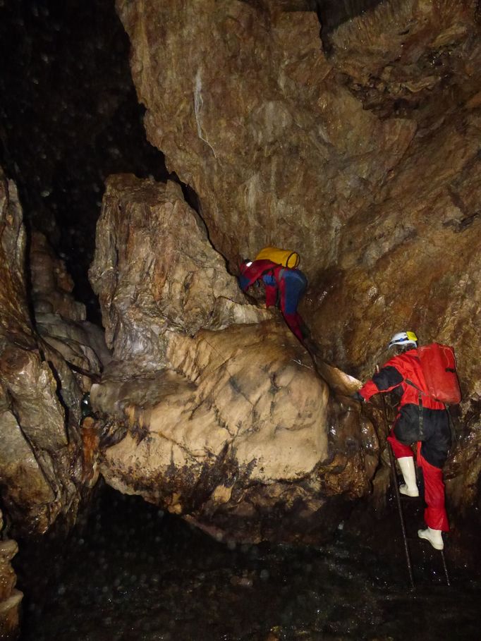 Vědci sbírali vzorky například v jeskynním systému Rudické propadání.