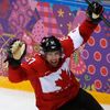 Kanada-Švédsko, finále: Sidney Crosby slaví gól na 2:0