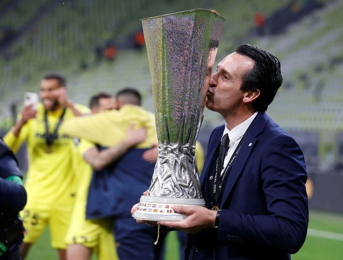 Soccer Football - Europa League Final - Villarreal v Manchester United - Polsat Plus Arena Gdansk, Gdansk, Poland - May 26, 2021 Villarreal coach Unai Emery celebrates wi