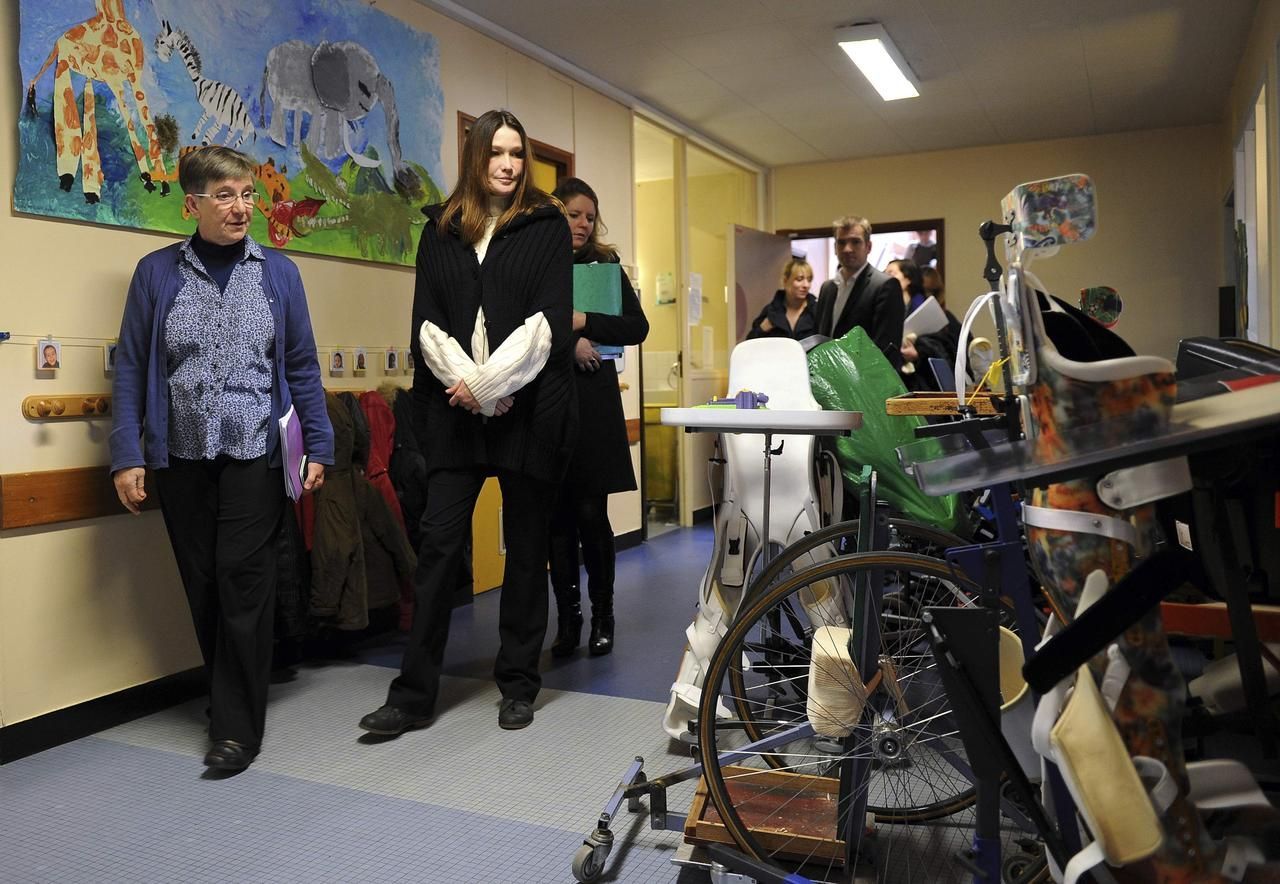 Carla Bruniová Sarkozyová v akci