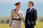 "Francie nikdy nezapomene na váš boj za osvobození Evropy," řekl francouzský prezident Emmanuel Macron k malé skupině veteránů.