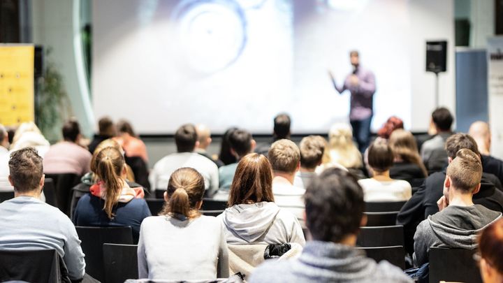 Aby se měli komu svěřit. Univerzity reagují na kauzy obtěžování, zřizují ombudsmany; Zdroj foto: Shutterstock