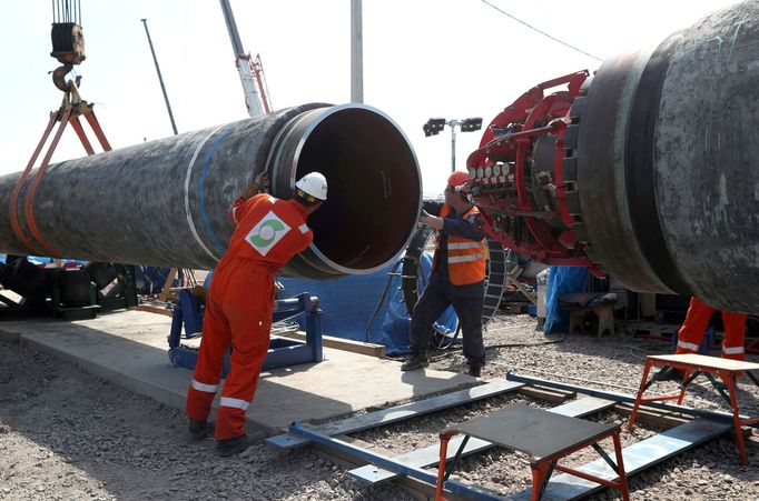 Foto ze stavby plynovodu Nord Stream 2 u města Kingisepp v Rusku.