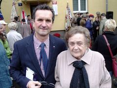 Podnikatel Karel Polata s dcerou popravených odbojářů Jaroslavou Smržovou-Mokrou.