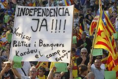 Milion Katalánců spojí ruce. Chtějí pryč ze Španělska
