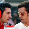 Fernando Alonso debatuje se šéfinženýrem Ferrari Andreou Stellou během VC Japonska