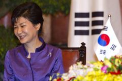 Omluva nezabrala. Desetitisíce demonstrantů v Soulu požadovaly demisi prezidentky