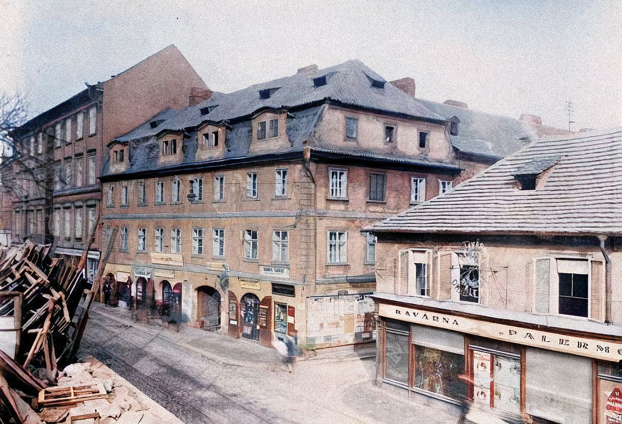 Tenkrát, Praha, historie, Domácí