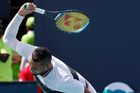 Kyrgios bez servítků: Nebudu respektovat Federera jen proto, že přehodí míč přes síť
