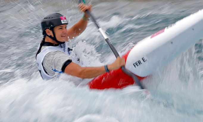 Francouzská kajakářka Emilie Ferová trénuje během prvního dne Olympiády 2012 v Londýně.