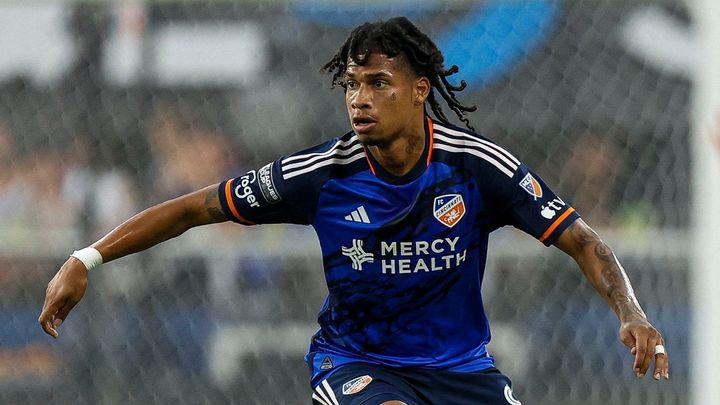 Fotbalový reprezentant zemřel. Po měsíci podlehl zraněním z autonehody, bylo mu 22; Zdroj foto: Reuters