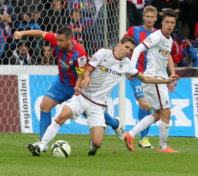 Fotbalista Plzně Pavel Horváth v utkání se Spartou Praha v sedmém kole Gambrinus ligy 2012/13.