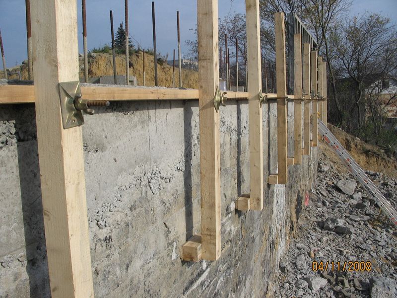 Stavba mostu ve Studénce