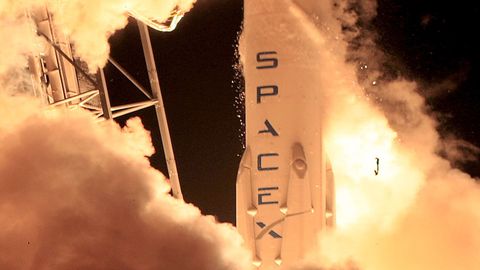 Na vesmírnou raketu si u nás můžete sáhnout, chceme se dostat na Mars, říká Čech z firmy SpaceX
