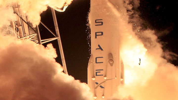 Zapomenutá raketa SpaceX se v březnu srazí s Měsícem. Zanechá po sobě kráter; Zdroj foto: Reuters