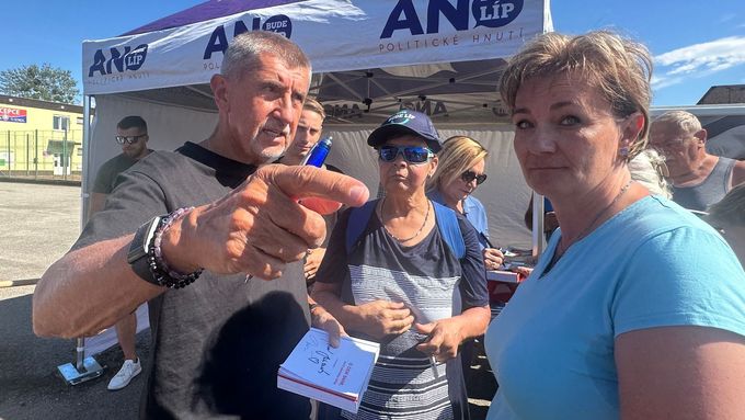 Aktuálně.cz zachytilo chvíle, kdy se jeden z voličů hnutí ANO ptal předsedy hnutí Andreje Babiše, s kým chce vládnout. Babiš odpověděl. I neodpověděl.