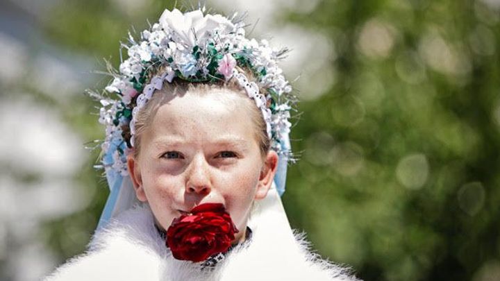 Růže v ústech, krásné kroje a jezdci na koních. Vyvrcholil festival Slovácký rok; Zdroj foto: Libor Fojtík