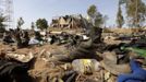 Abandoned uniforms are seen strewn across the ground at the prefecture of the recently liberated town of Konna January 26, 2013. REUTERS/Eric Gaillard (MALI - Tags: CIVIL UNREST CONFLICT MILITARY) Published: Led. 26, 2013, 2:21 odp.