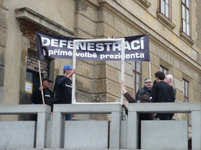 Defenestrace Václava Klause na Hradčanském náměstí