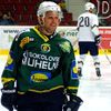 Český hokejista Tomáš Rohan v dresu HC Energie Karlovy Vary.