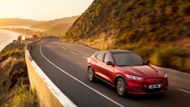 Ford rozšiřuje nabídku řady Mustang o elektrické SUV.