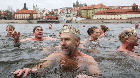 Tříkrálová plavba otužilců.