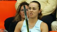 Martina Hingisová odpočívá během utkání na Tenis Porsche Grand Prix v roce 2002.