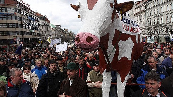 Zemědělci naposledy demonstrovali 12.března v Praze. Také kvůli mléku.
