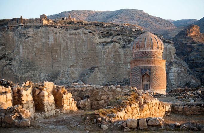 Starověké město Hasankeyf v Turecku, které zatopí  plánovaná vodní přehrada.